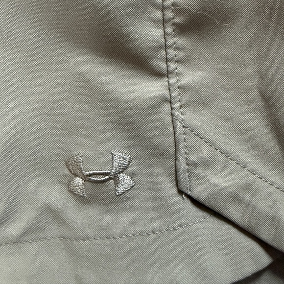 Under Armour women’s stretch golf/activity shorts, size 10, tan, zip/button - Picture 6 of 9